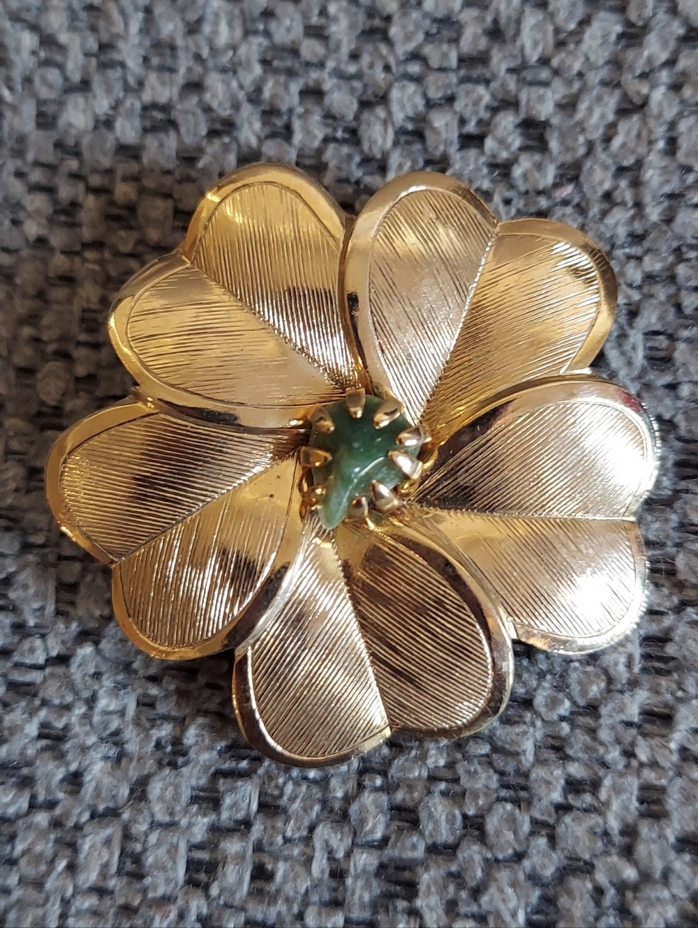 Vintage Gold-Tone Floral  Brooch with Green Center - Women Jewelry
